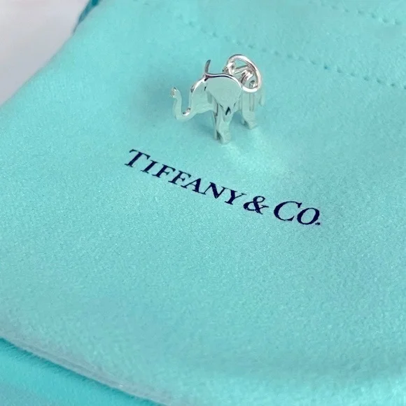 ❗️SOLD❗️Tiffany & Co. elephant pendant - Picture 2 of 4